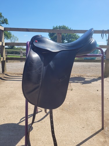 Albion medium dressage - 18",