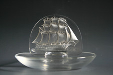 LALIQUE GLASS CARAVELLE ASHTRAY / PIN TRAY