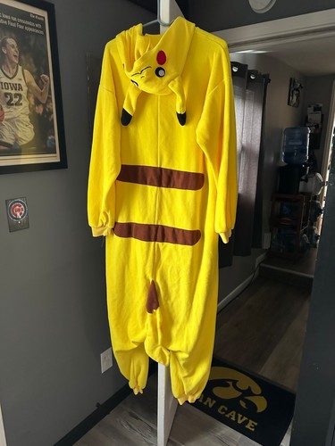 Pokemon pikachu adult - -,