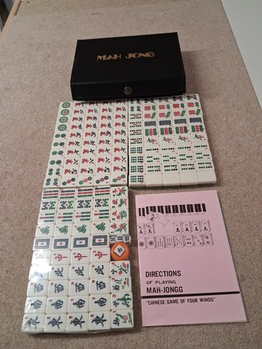 Vintage mah jong set - mah, case
