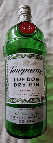 Empty green tanqueray london - green,