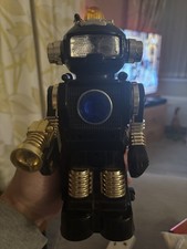 VINTAGE TOY ROBOT.   11"