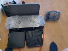 cadac 2 cook with a bag and it's grey and black and it's comes with a treble gas