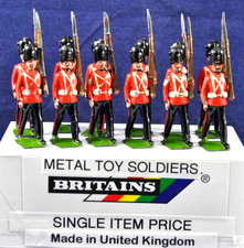 1:32 W. BRITAINS Hand Painted Metal British GRENADIER GUARD / MARCHING SOLDIER