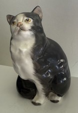 ROYAL DOULTON PERSIAN CAT SEATED HN 999 - STYLE ONE