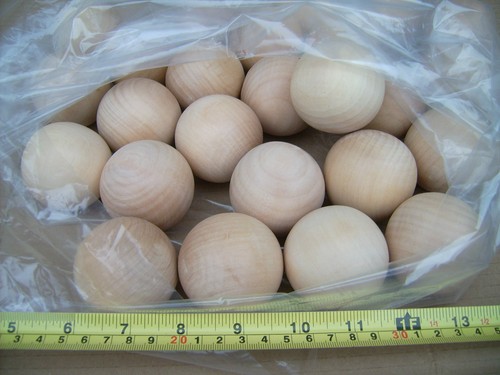 24x hardwood balls turned - balls.,