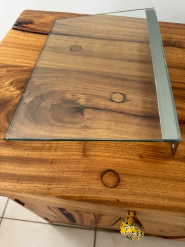 Floating wall mounted glass