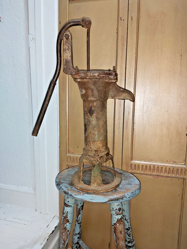 Vintage cast iron water - cast,