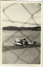 ANTIQUE PHOTO - VINTAGE SNAPSHOT - SEA PEDAL AGAY GRID - SEA PEDAL BOAT 1951