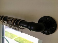 Curtain rail/pole with