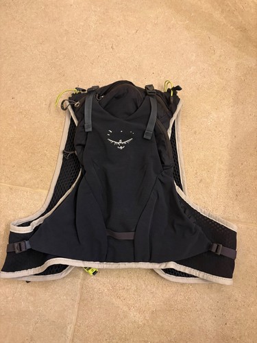 Black osprey duro - duro, running