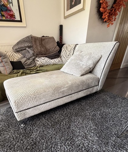 Modern dfs 559 chaise longue - £559,