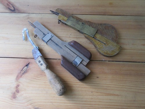 Wooden rug making tools vtg - wooden,