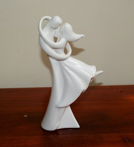 Circle love figurine hold - of,
