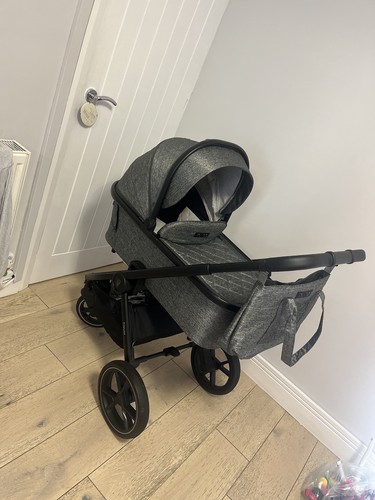 Venicci pram with isofix - with, base