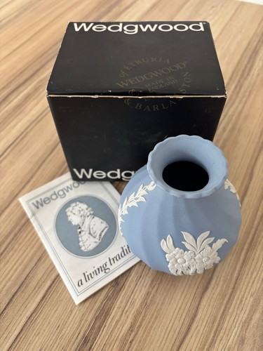 Wedgwood blue jasperware bud - blue,