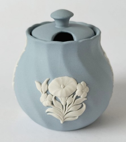 Wedgwood blue jasperware pot - blue,