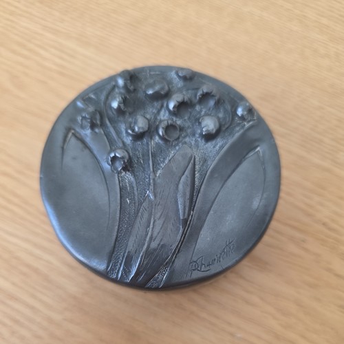 Art nouveau repoussé - ,