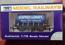 Dapol B634 Express Dairy Wagon