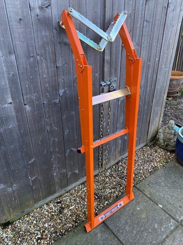 Chainsaw sawhorse log holder - chainsaw,