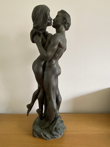 Heredities bronze the embrace - bronze,