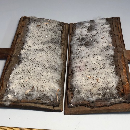 Vintage hand carders - ,