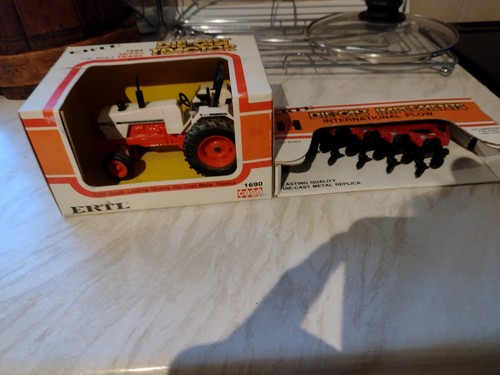 David brown die cast tractor - brown,