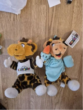 Toys R Us Plush - Geoffrey The Giraffe - statue of liberty + times square