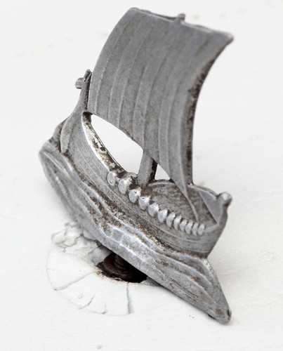 Vintage fender figure emblem - vintage,