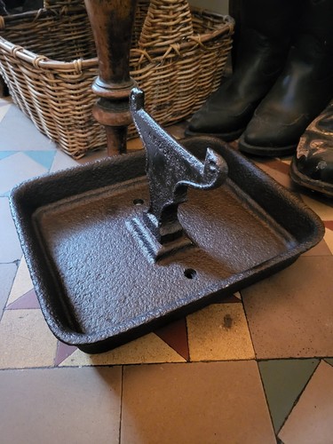 Cast iron boot - boot, a