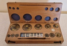 ANTIQUE APOTHECARY WEIGHTS SET