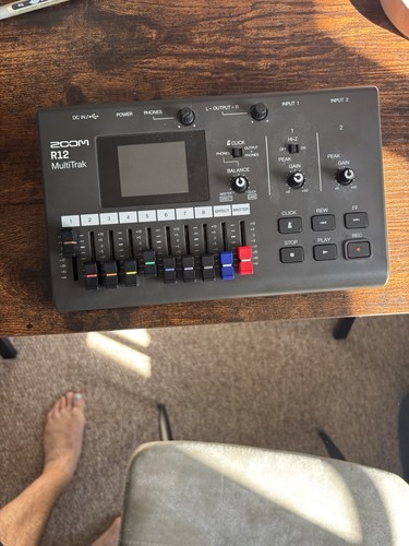 Zoom r12 multitrack recorder - zoom,