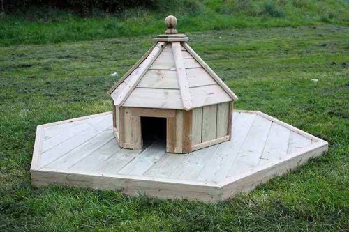 Hexagon floating duck house