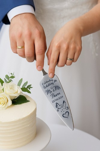 Wedding engagement cake - , slicer