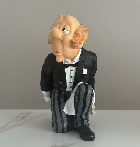 Funny butler figurine kneeling - butler,