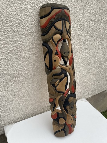 Maori wooden wall - art, carving