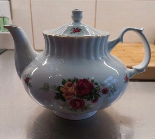 Chodziez porcelain teapot