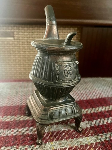 Vintage cast iron pot - cast,