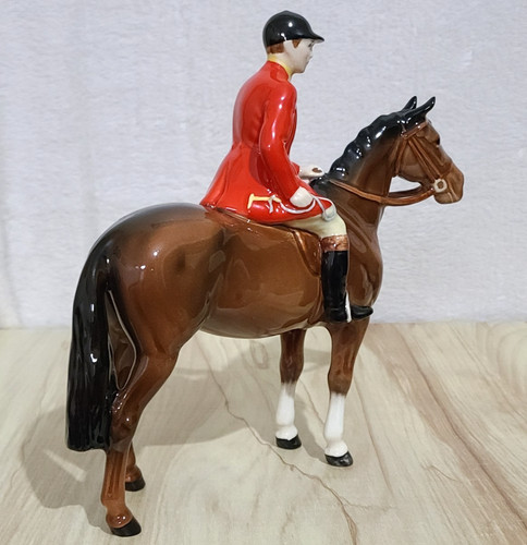 Beswick huntsman standing - huntsman, on