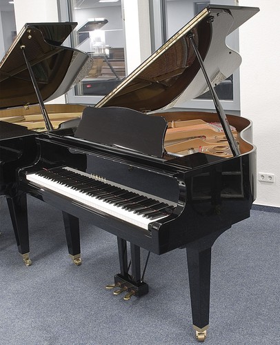 Yamaha grand piano - yamaha, used
