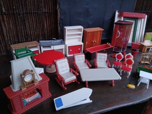 Small lot vintage dolls house - small,