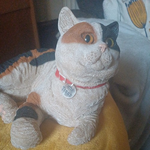 Large calico cat resin - large,