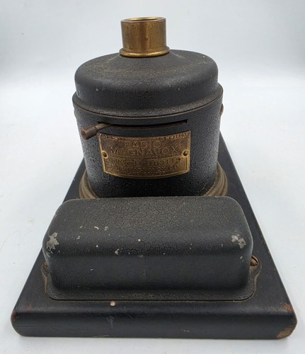 Antique radio magnavox model - magnavox, d