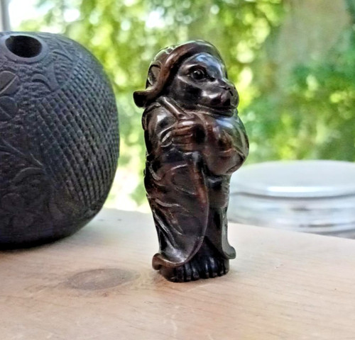 Netsuke tanuki raccoon dog - raccoon,
