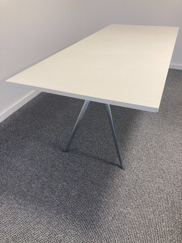 Magis baguette dining table