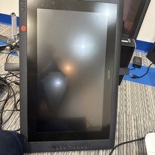 Wacom Cintiq 22HD DTK-2200 Pen Display + Tilt Stand, DVI to HDMI Adapter