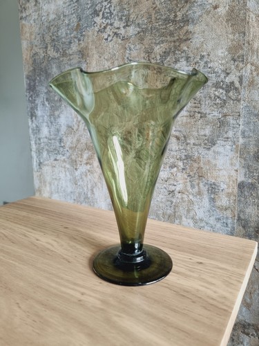 Stuart sons glass - &, wrythen