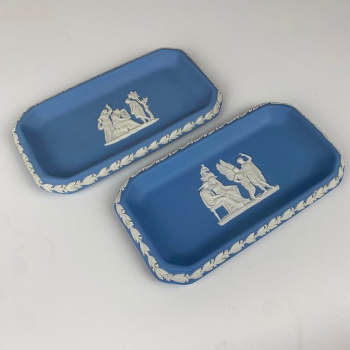 Pair vintage wedgwood blue - vintage,