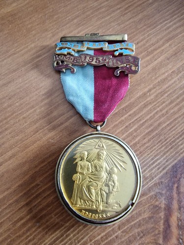 Gilt bronze honorable - gilt,