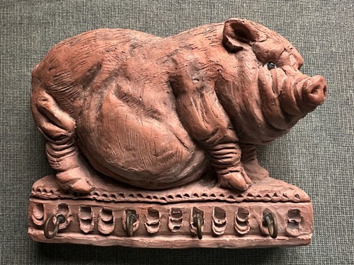 Pot belly pig wall - pot, key